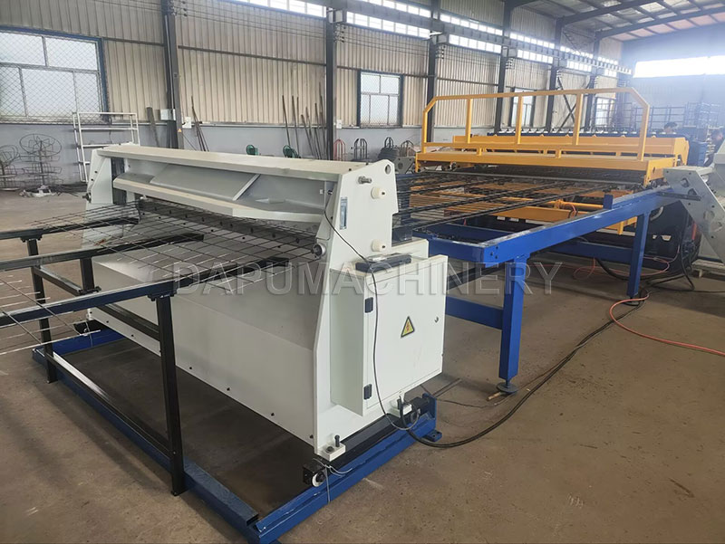 JIAKE 2-6mm mechanical welded mesh machine producing 100x100mm construction mesh sheets in Russia